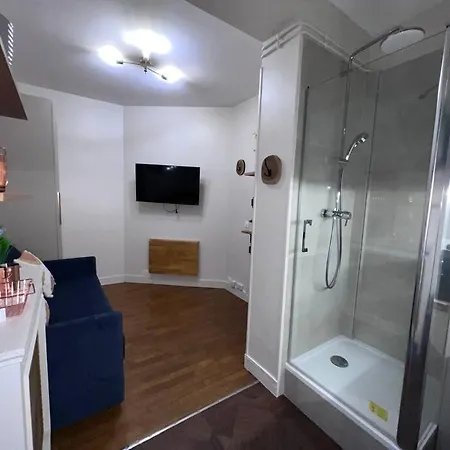Trocadero Eiffel Tour - Refurbished Furnished Flat *